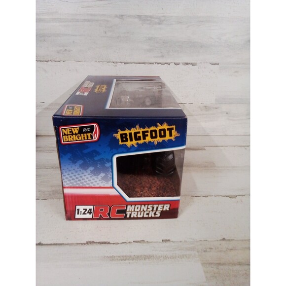 Bigfoot Radio Control 1:24th Scale 4x4x4 New In box - Picture 9 of 13